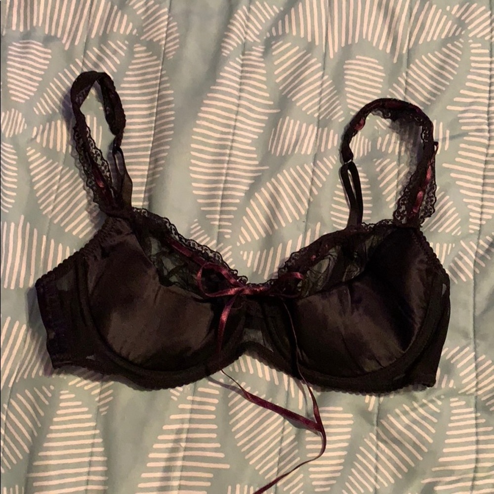 Victoria’s Secret Black Lace Satin Bra (sz 34C)